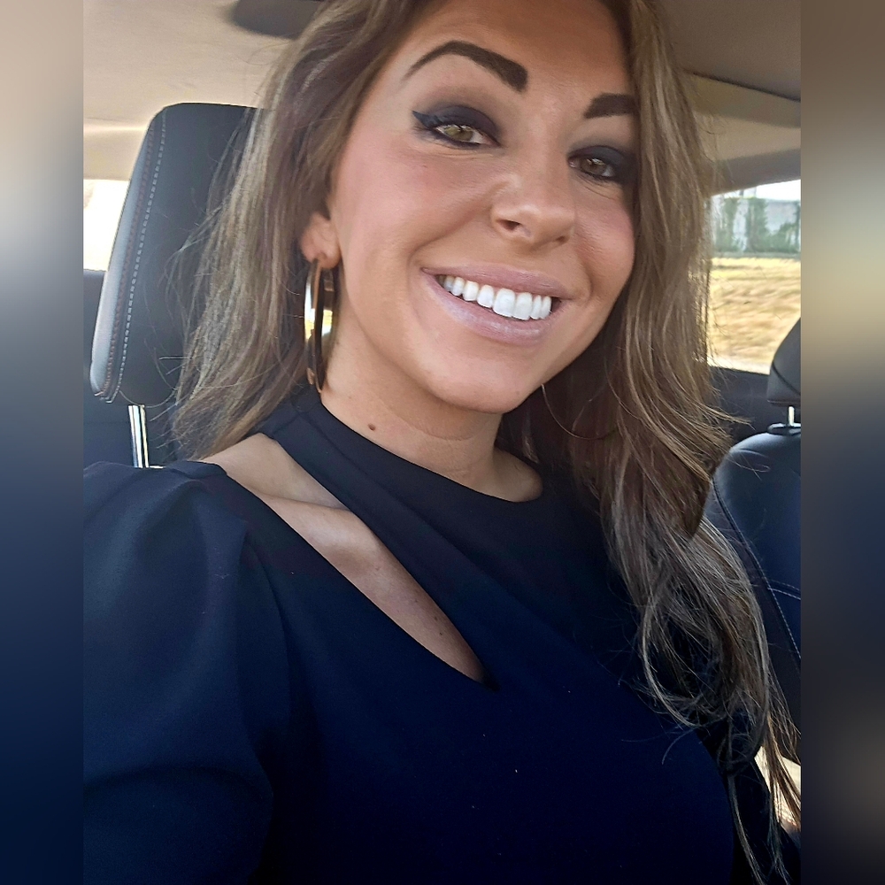 Elegant 🖤 cut out top